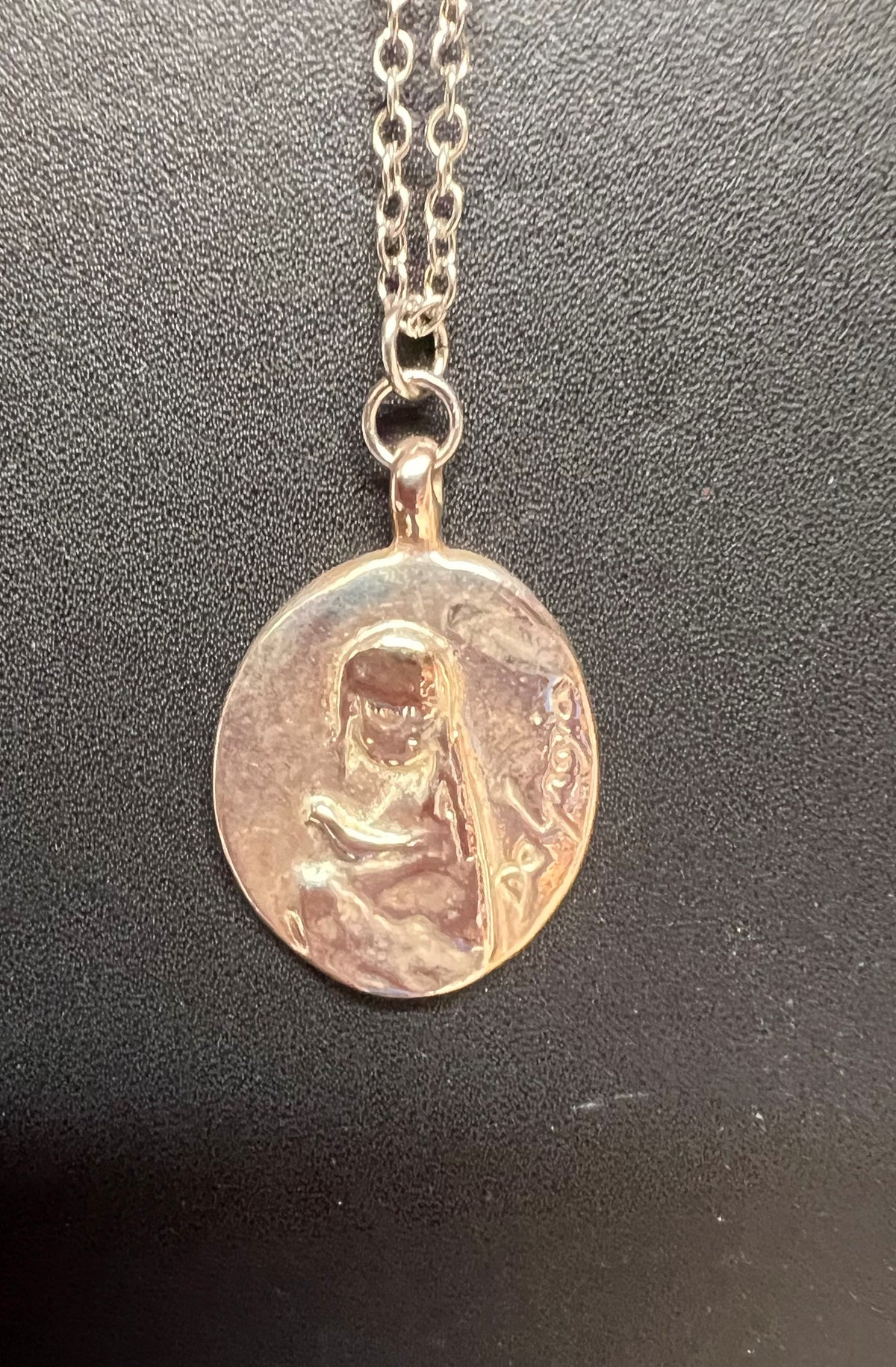 Necklace: Silver Tone