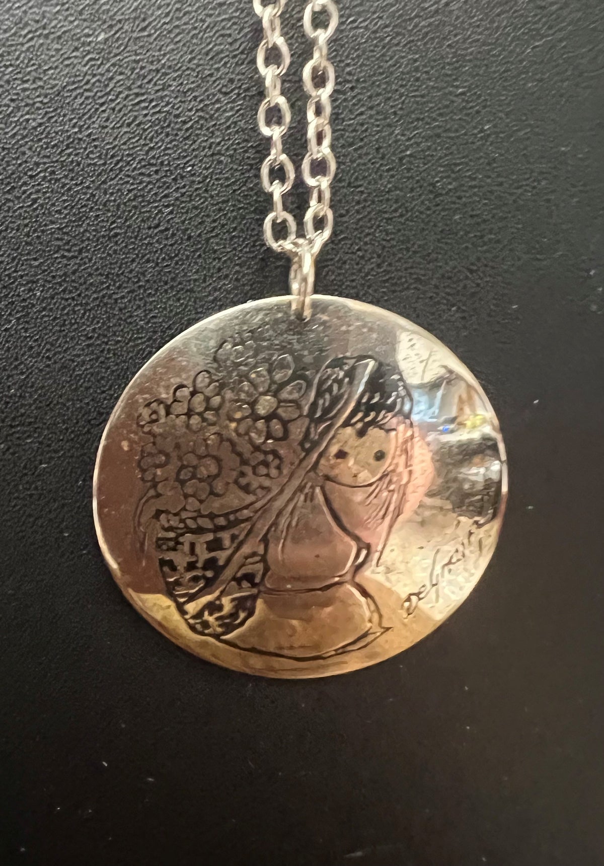 Necklace: Silver Tone