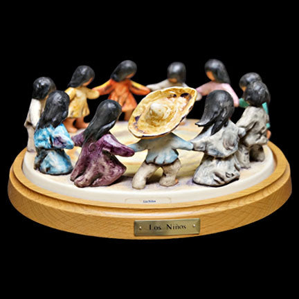 Goebel: Los Niños Figurine